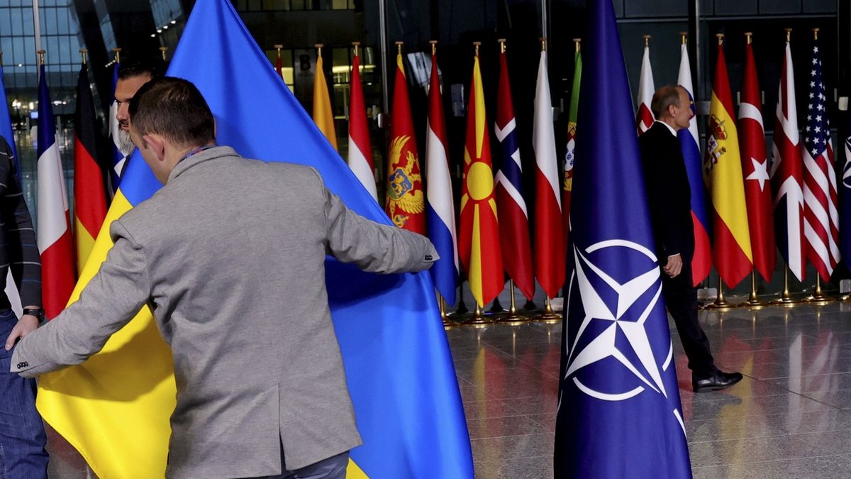 S členstvím v NATO souhlasí nejvíc Čechů od roku 1994